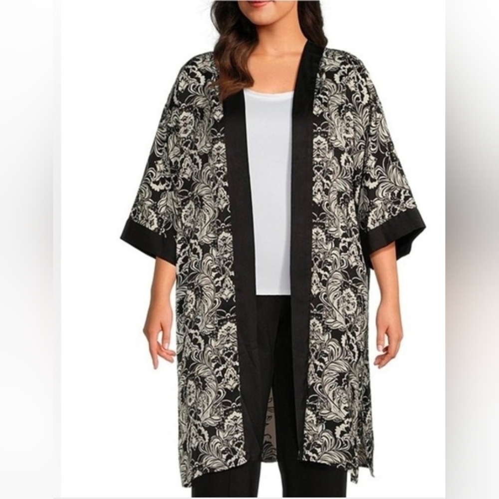 Slim Factor ByInvestments 3/4 Sleeve Open Front Midi Kimono:Black W/White Floral